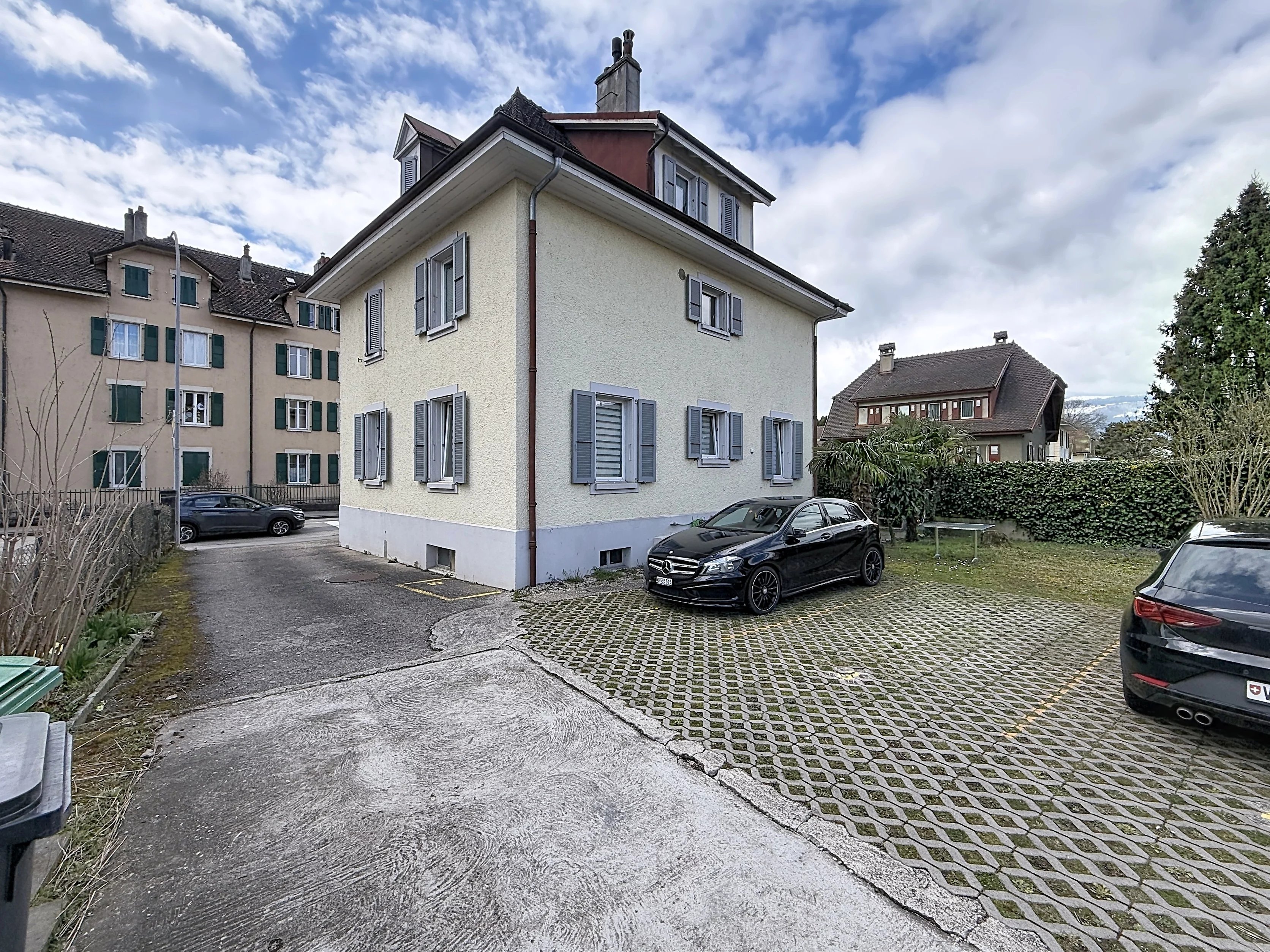 Yverdon, Appartement de charme avec jardin privatif